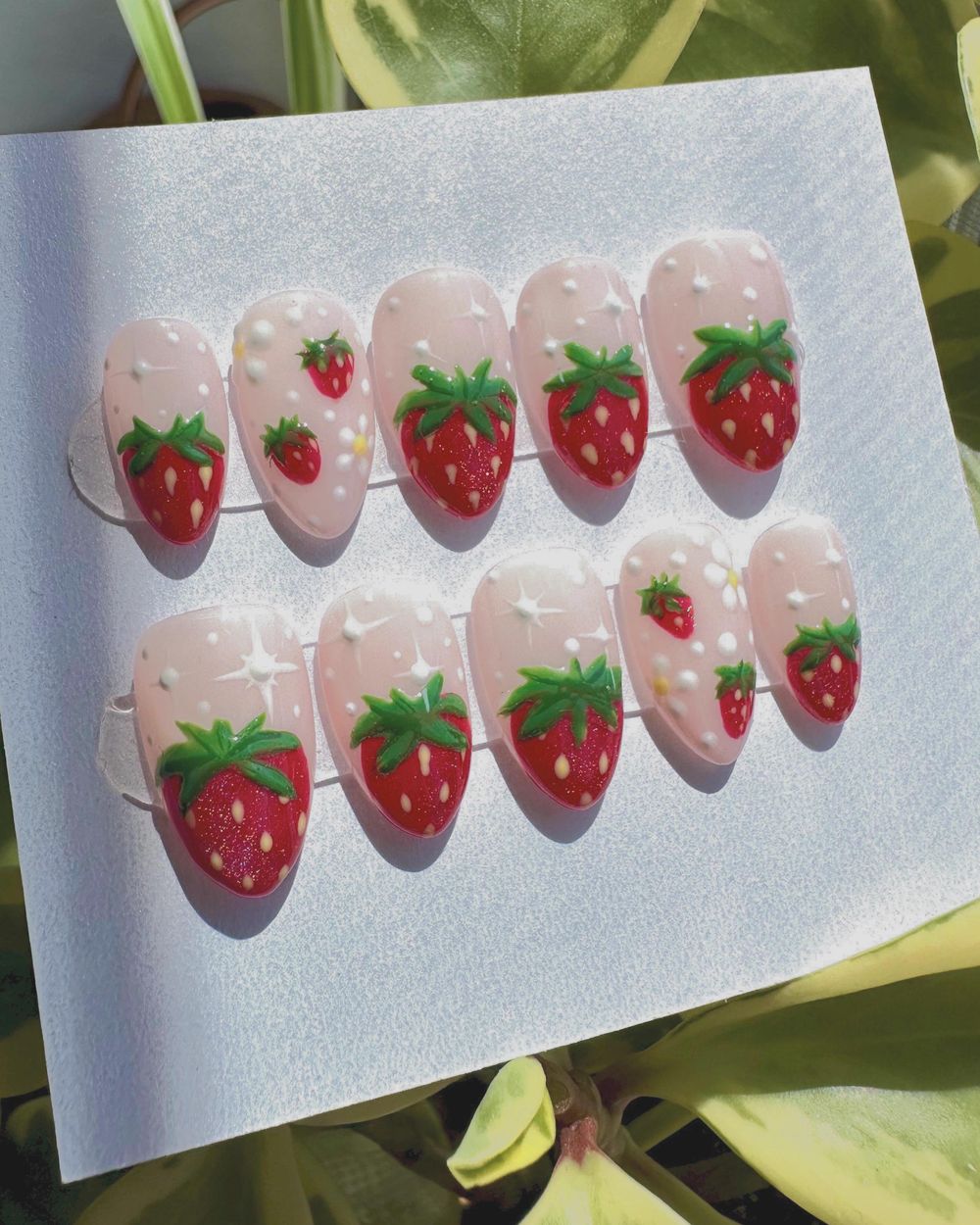 Fresh Picked | Short Almond Press-On Nails Strawberries | Medium